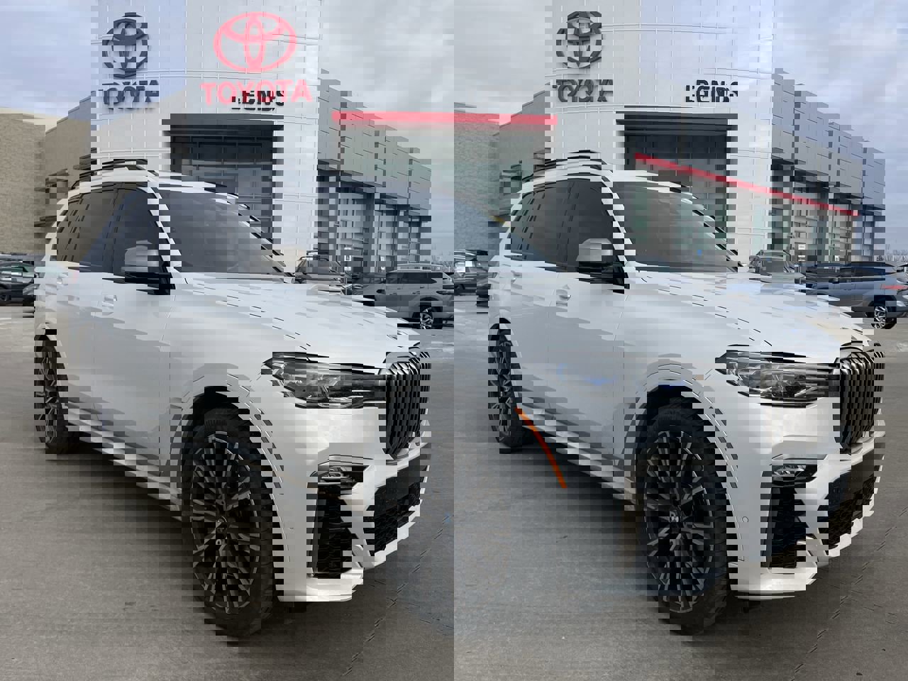 2021 BMW X7 M50i's photo