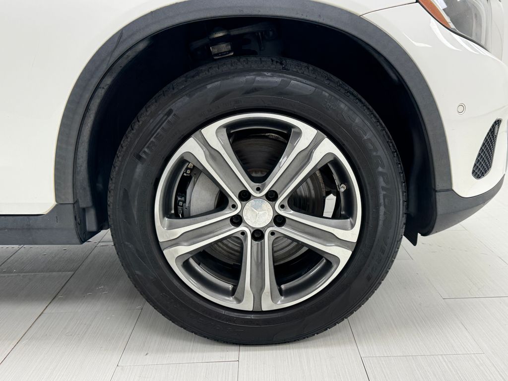2017 Mercedes Benz GLC 300 4MATIC photo 40