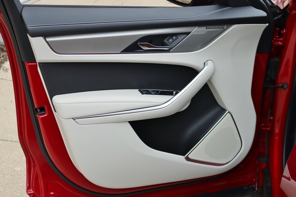 2026 JAGUAR F-PACE - Image 10