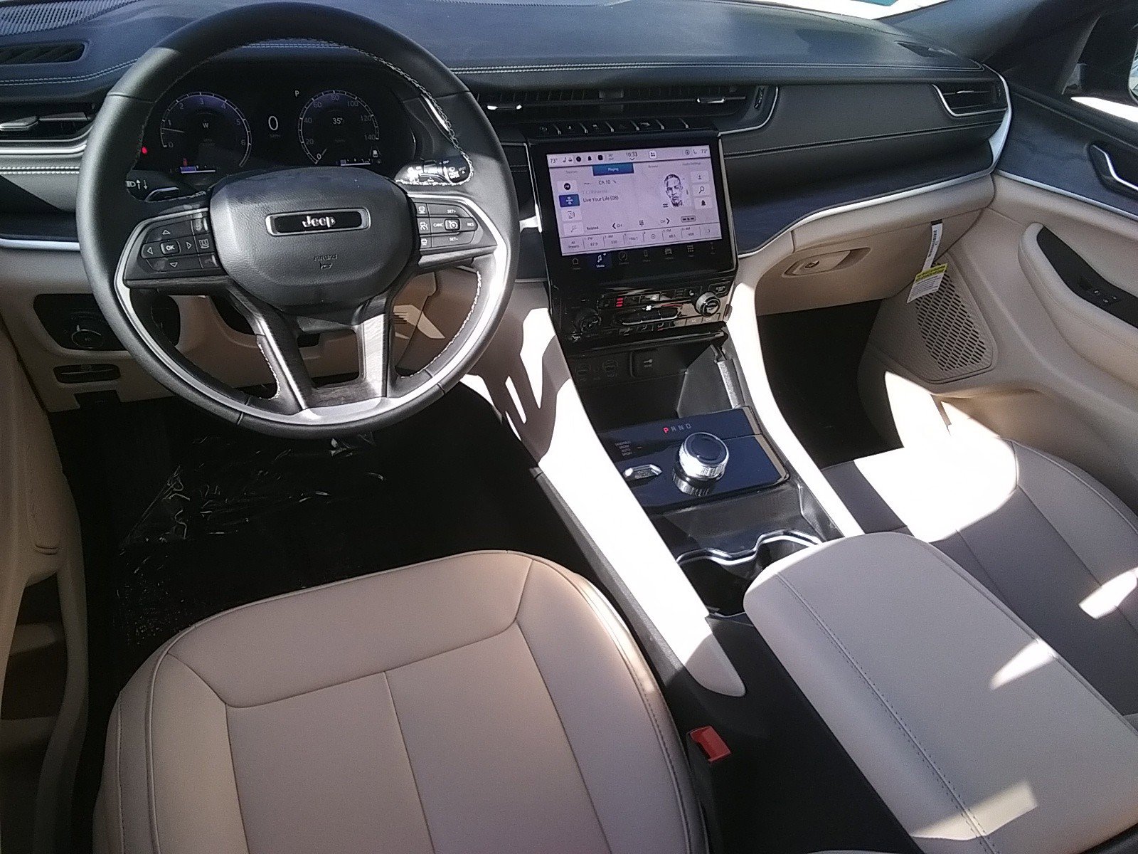 2025 Jeep Grand Cherokee L photo 3