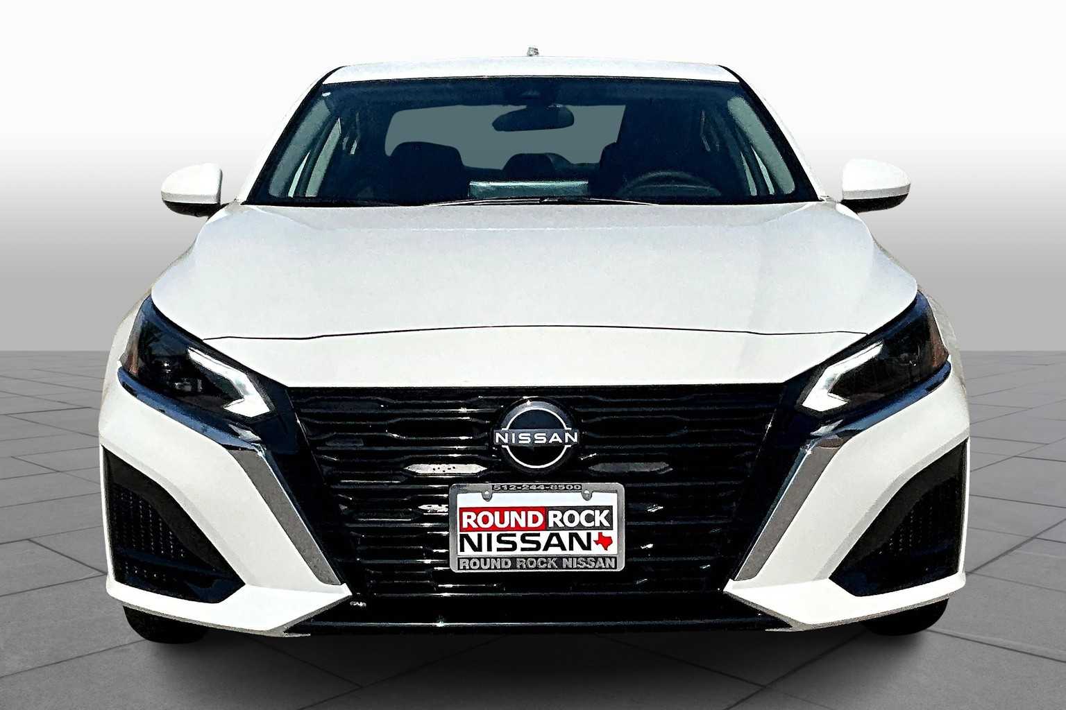 2025 Nissan Altima SV photo 3
