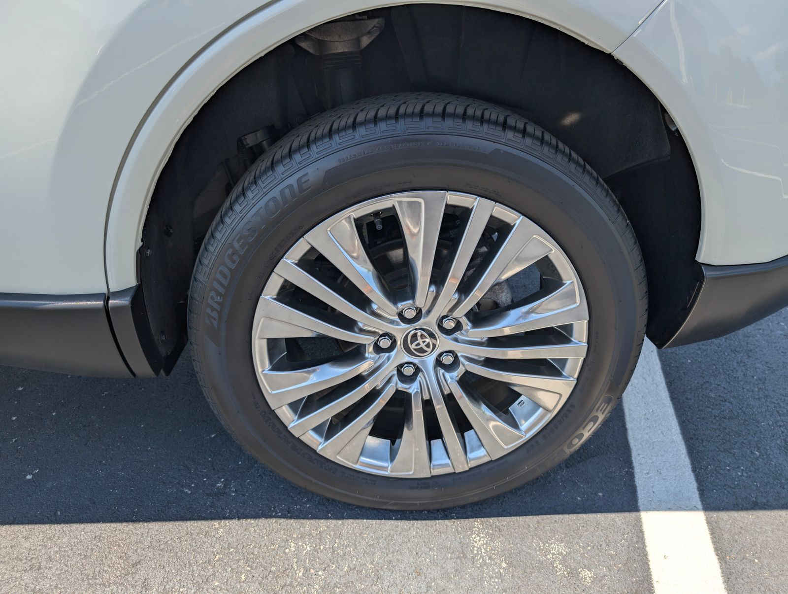 2022 Toyota Venza XLE photo 31