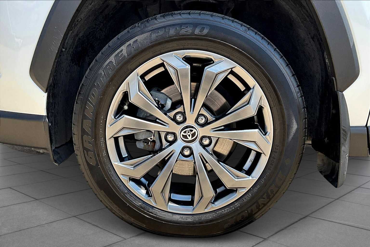 2024 Toyota RAV4 Hybrid Limited photo 9