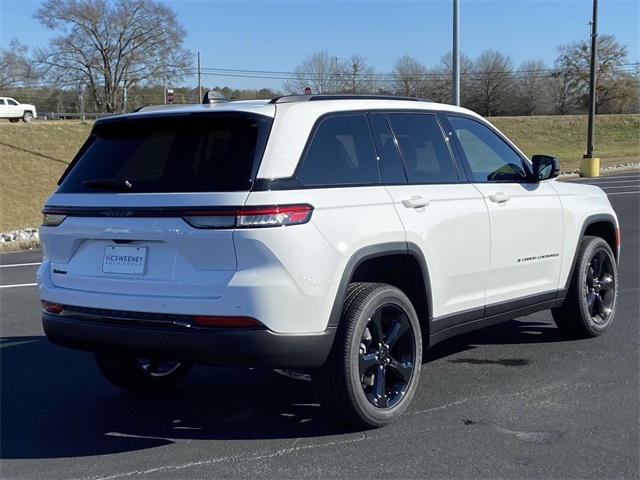 2025 Jeep Grand Cherokee Altitude photo 3