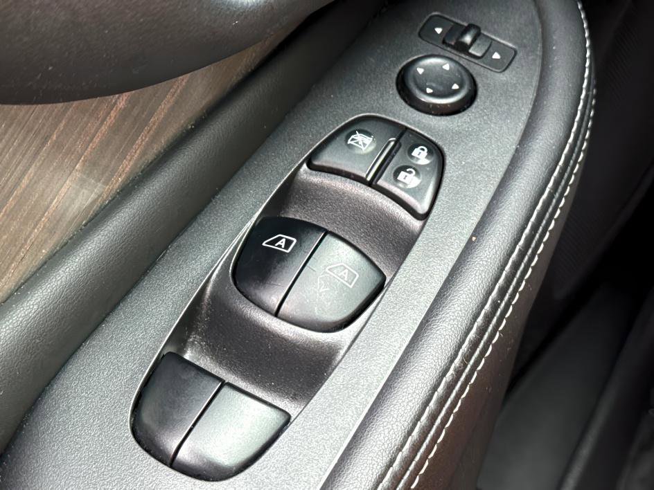2017 Nissan Murano SV photo 12