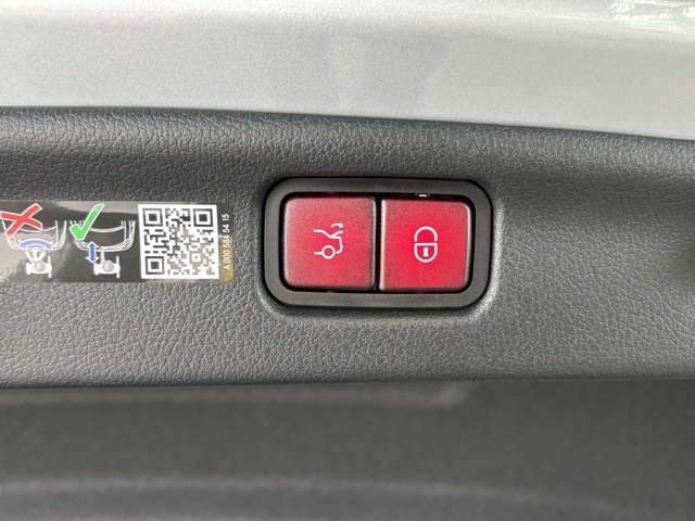 2025 Mercedes Benz C 300 photo 25