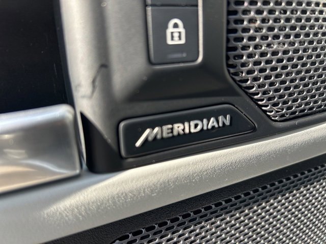 2023 Land Rover Defender S photo 8