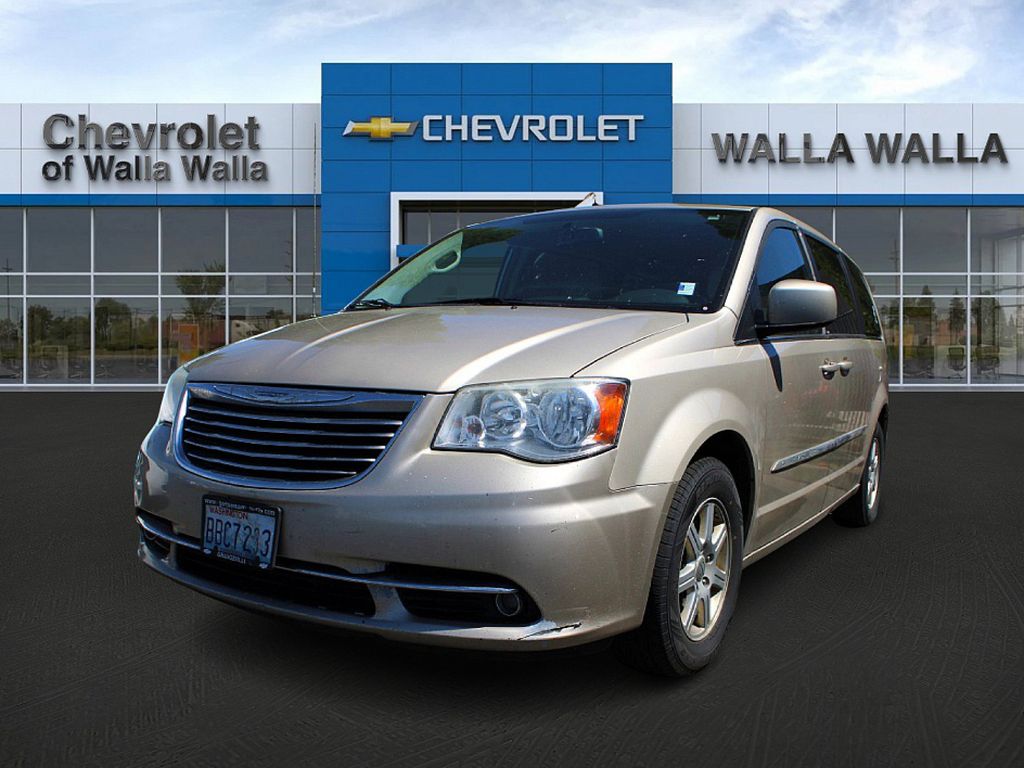 2013 Chrysler Town & Country Touring photo 3