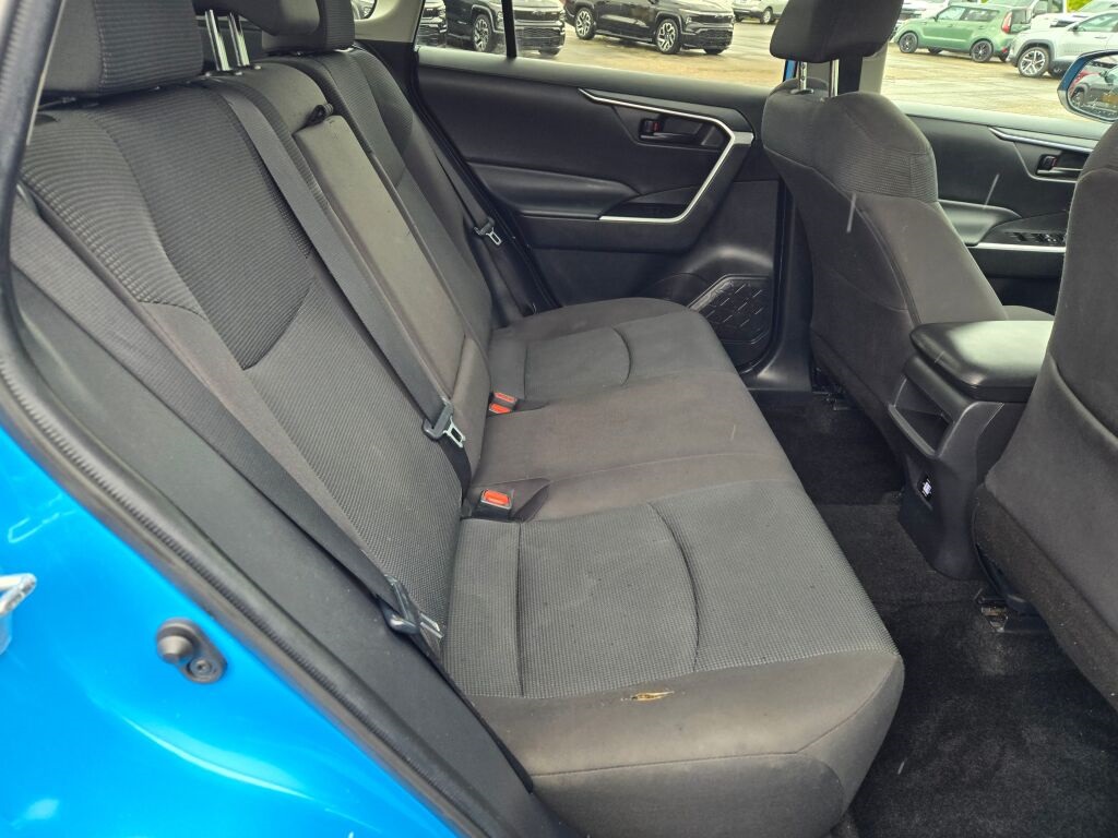 2021 Toyota RAV4 LE photo 7