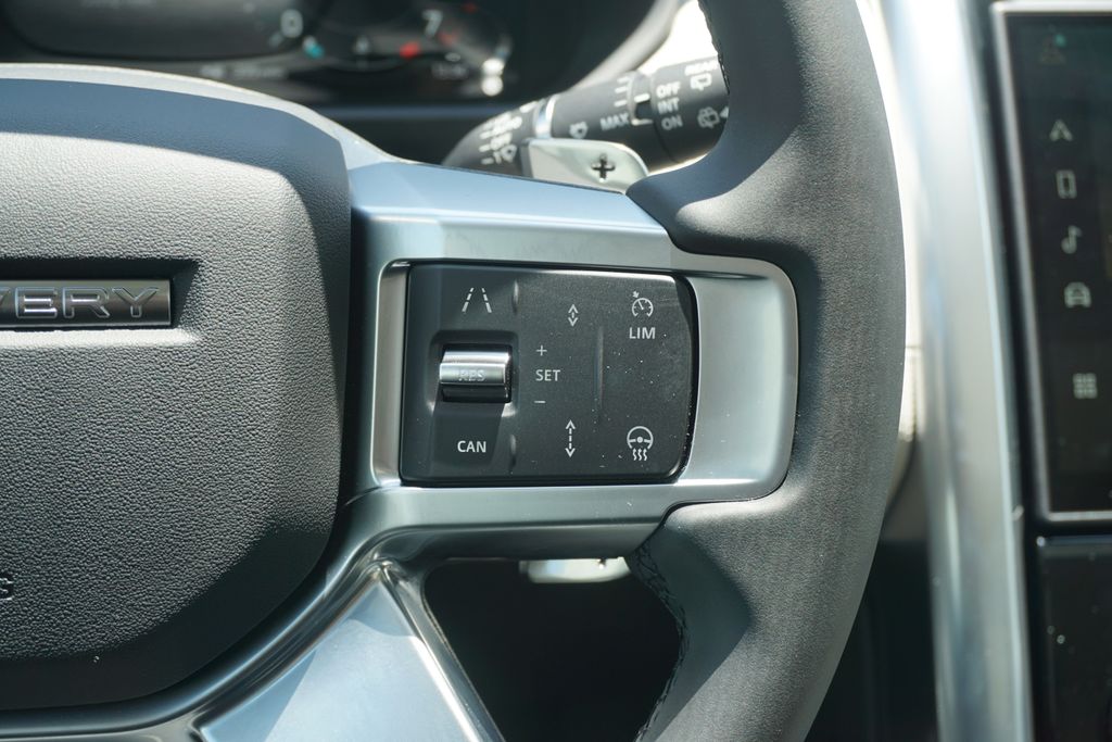 2025 Land Rover Discovery SE photo 13