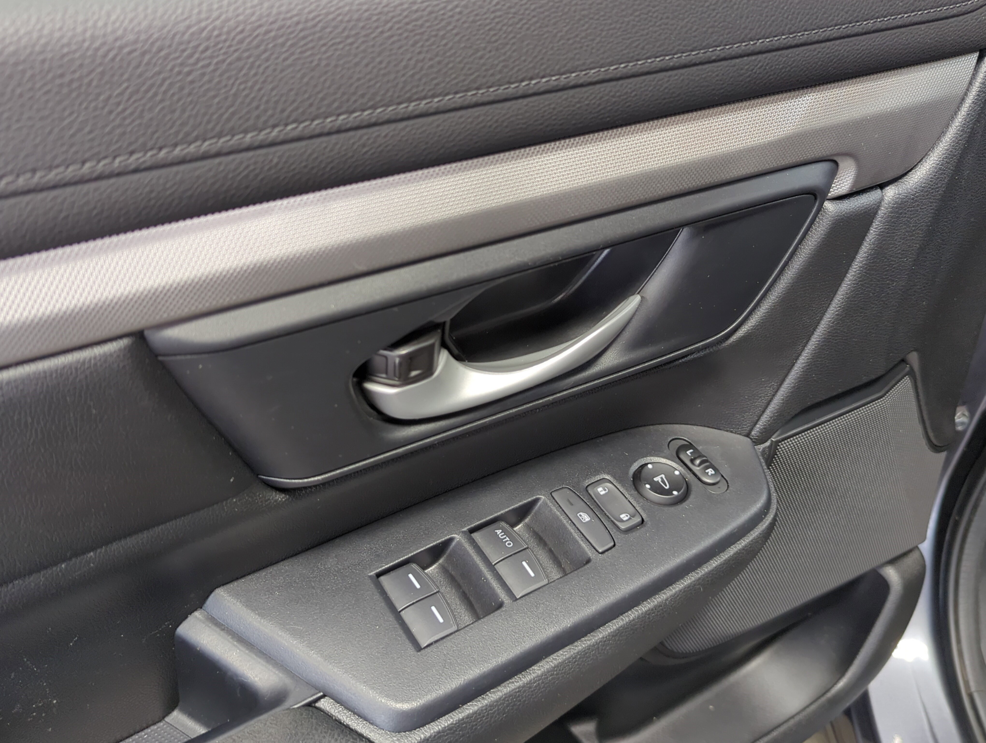 2020 Honda CR-V LX photo 9