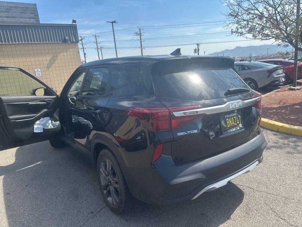 2023 Kia Seltos LX photo 6