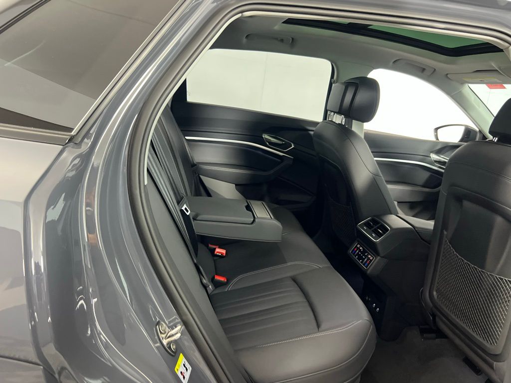 2024 Audi Q8 E-tron Premium Plus photo 26