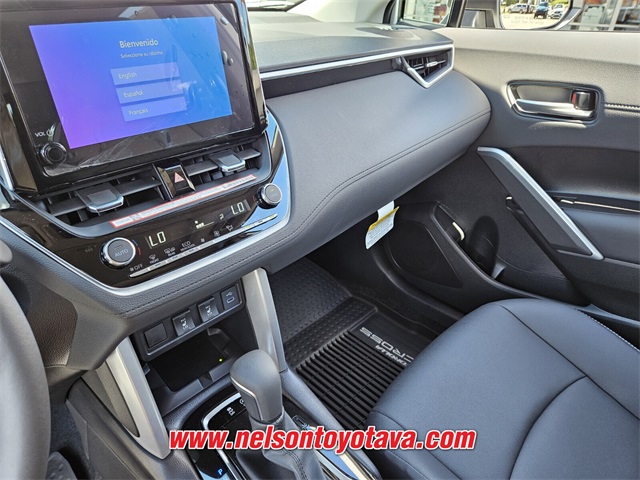 2025 Toyota Corolla Cross XLE photo 10