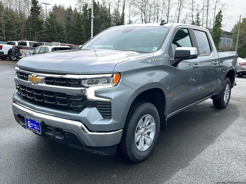 2025 Chevrolet Silverado LT photo 4