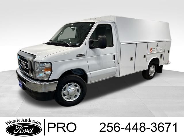 2025 Ford E-Series Cutaway Base's photo