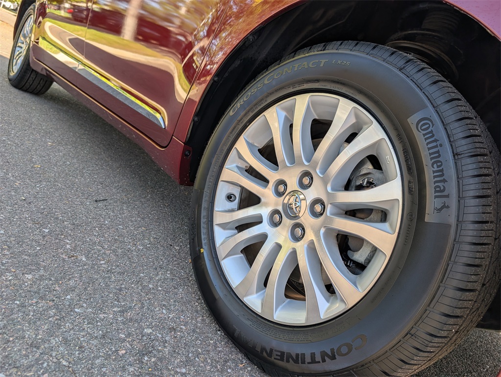 2014 Toyota Sienna XLE photo 9