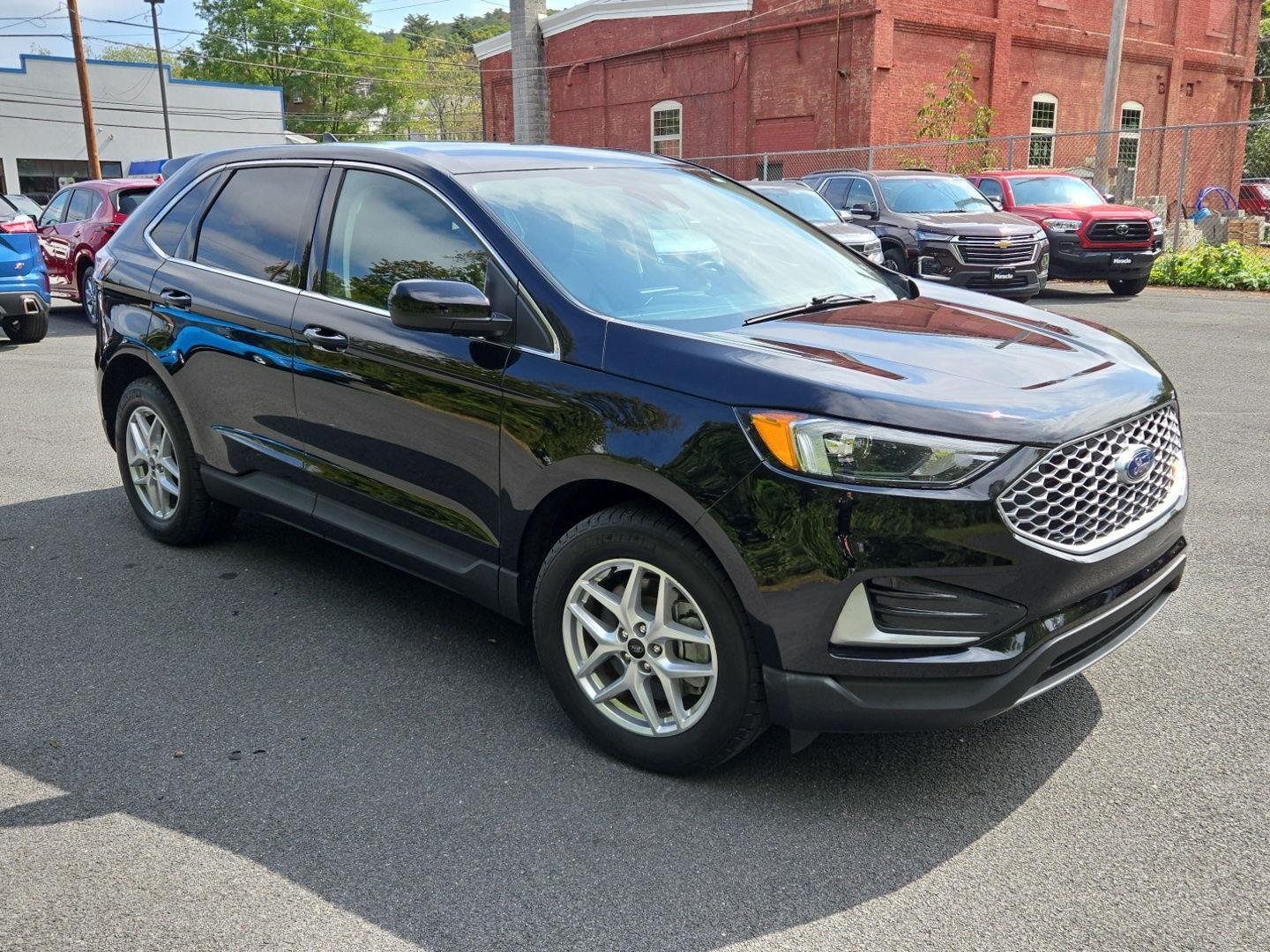 2024 Ford Edge SEL photo 3