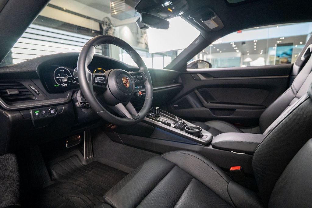 2025 Porsche 911 photo 4