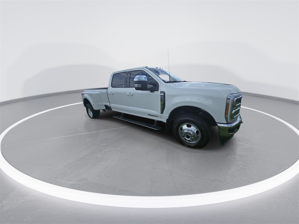 2025 Ford F-350 Lariat photo 2