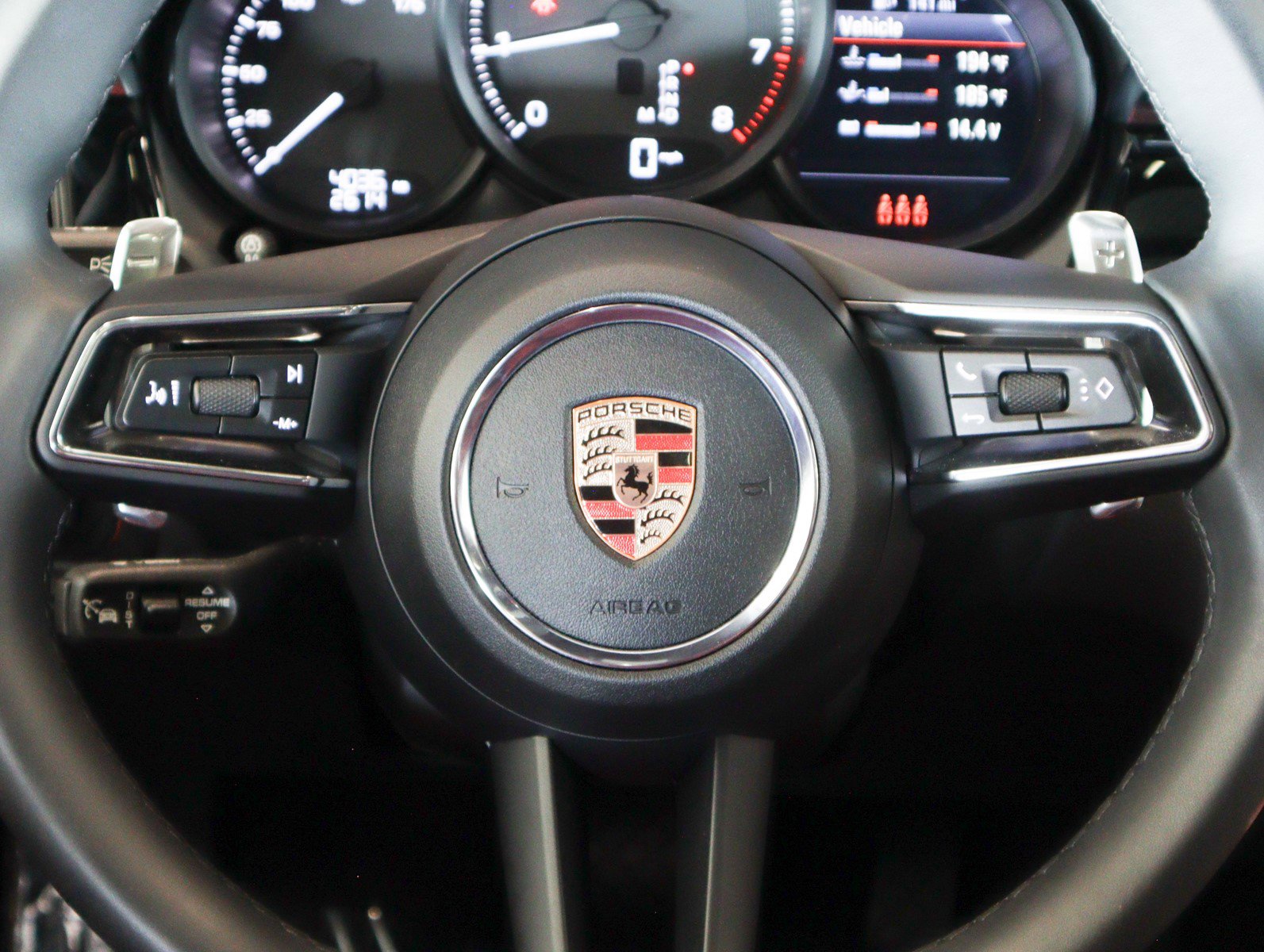 2025 Porsche Macan T photo 17