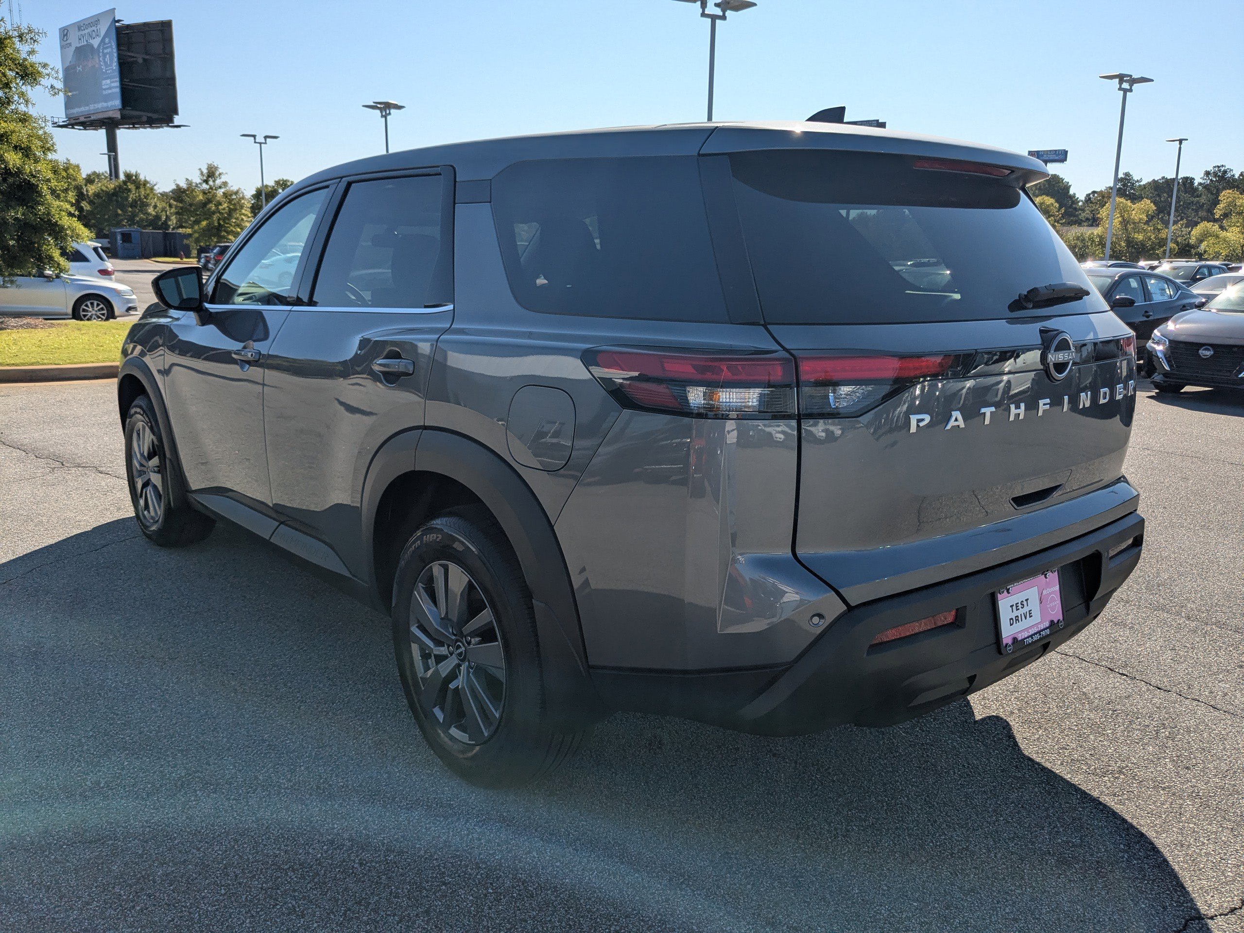 2025 Nissan Pathfinder S photo 2