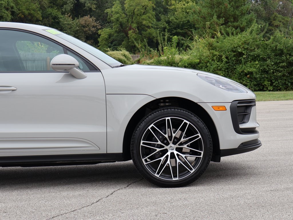 2025 Porsche Macan T photo 10