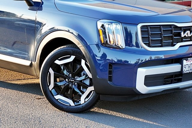 2025 Kia Telluride S photo 3