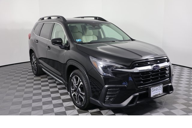 2024 Subaru Ascent Limited's photo