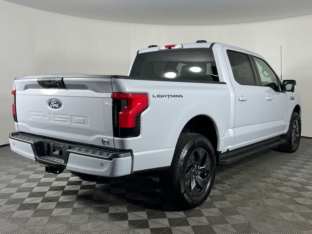 2025 Ford F-150 Lightning photo 3