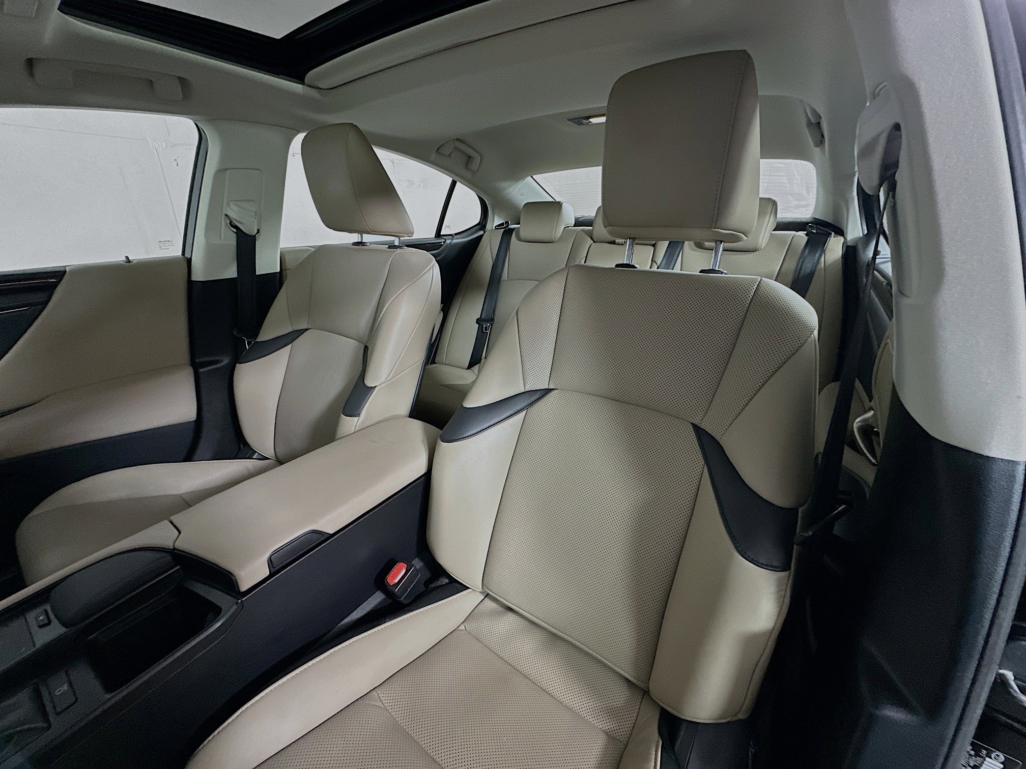 2019 Lexus ES 350 photo 18