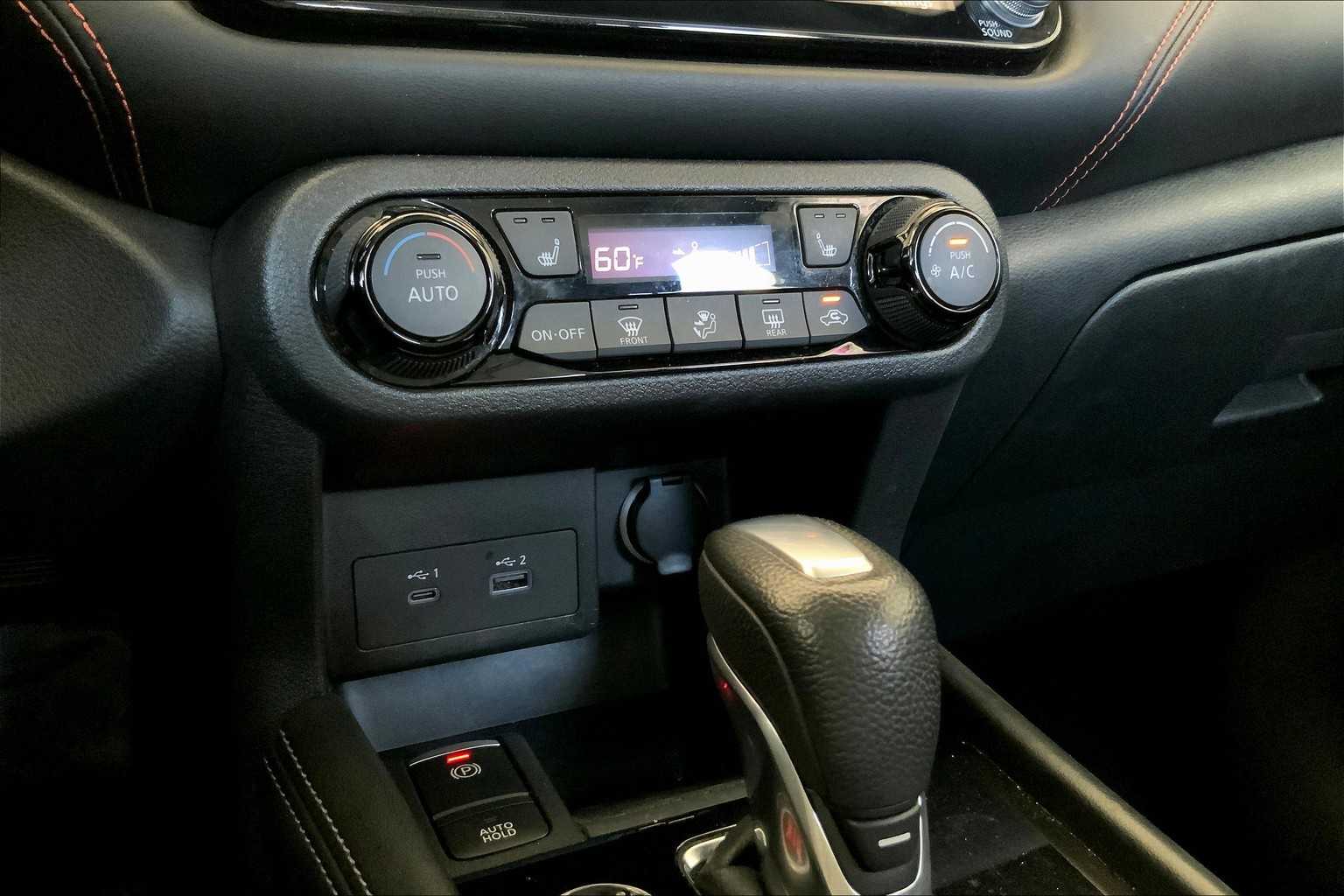2021 Nissan Kicks SR photo 29