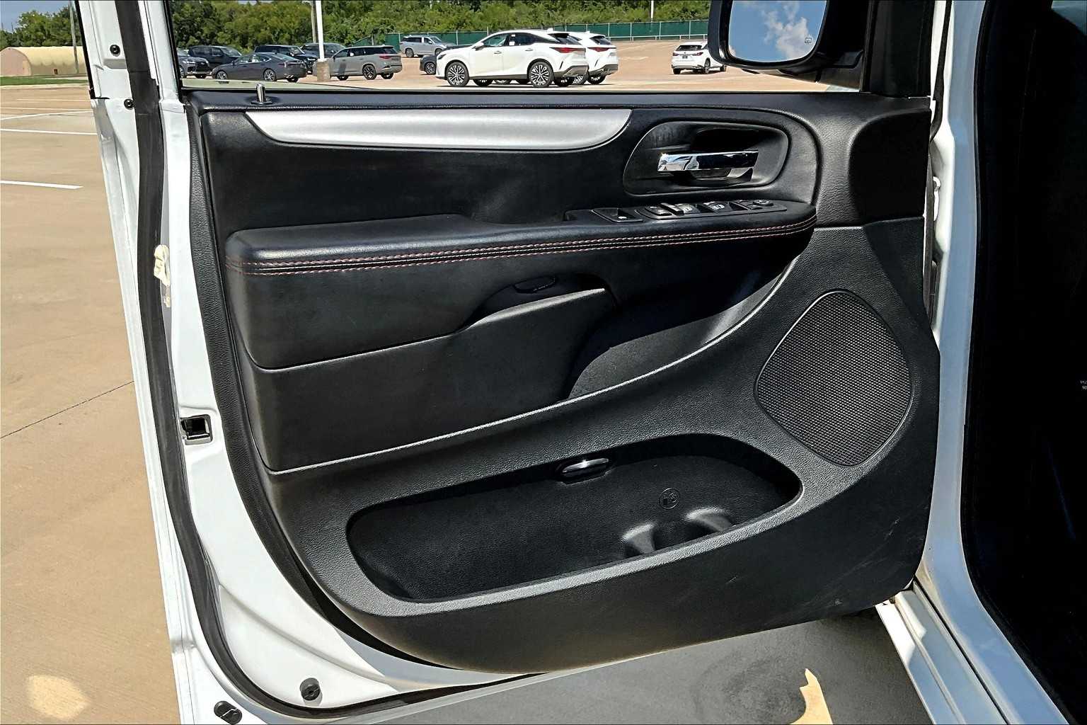 2017 Dodge Grand Caravan GT photo 20