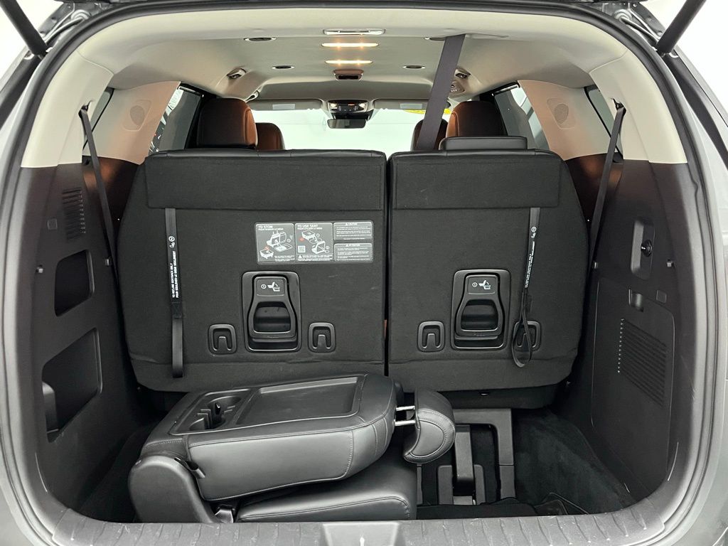 2025 Kia Carnival EX photo 13