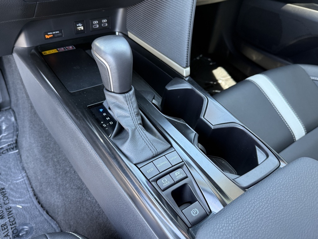 2025 Toyota Camry SE photo 25