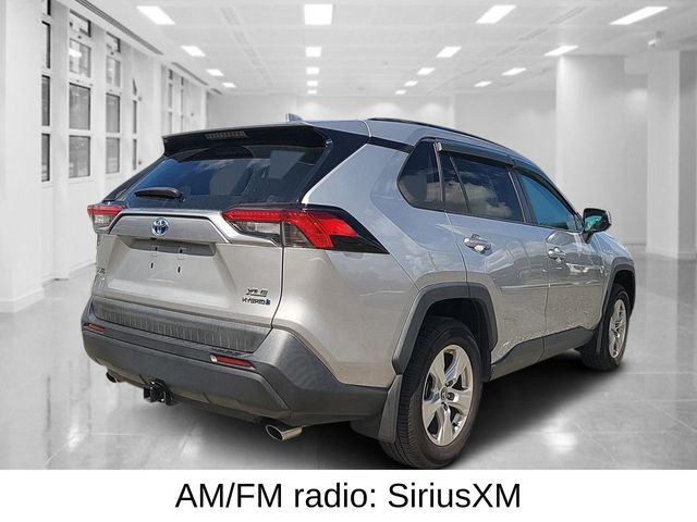2020 Toyota RAV4 Hybrid XLE photo 3