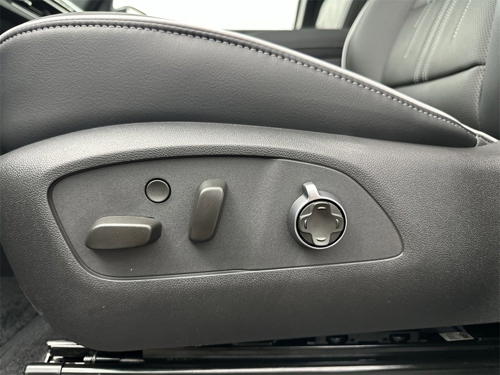 2025 Buick Enclave Avenir photo 14