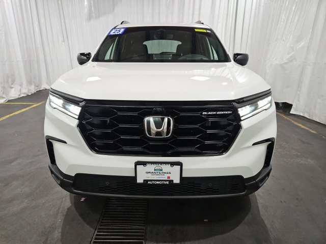 2025 Honda Pilot Black Edition photo 6