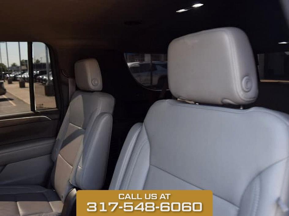 2021 Chevrolet Suburban Z71 photo 13