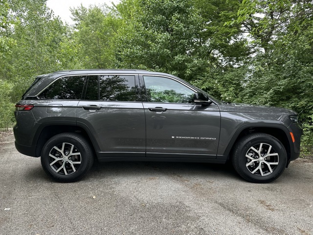 2024 Jeep Grand Cherokee Limited photo 5