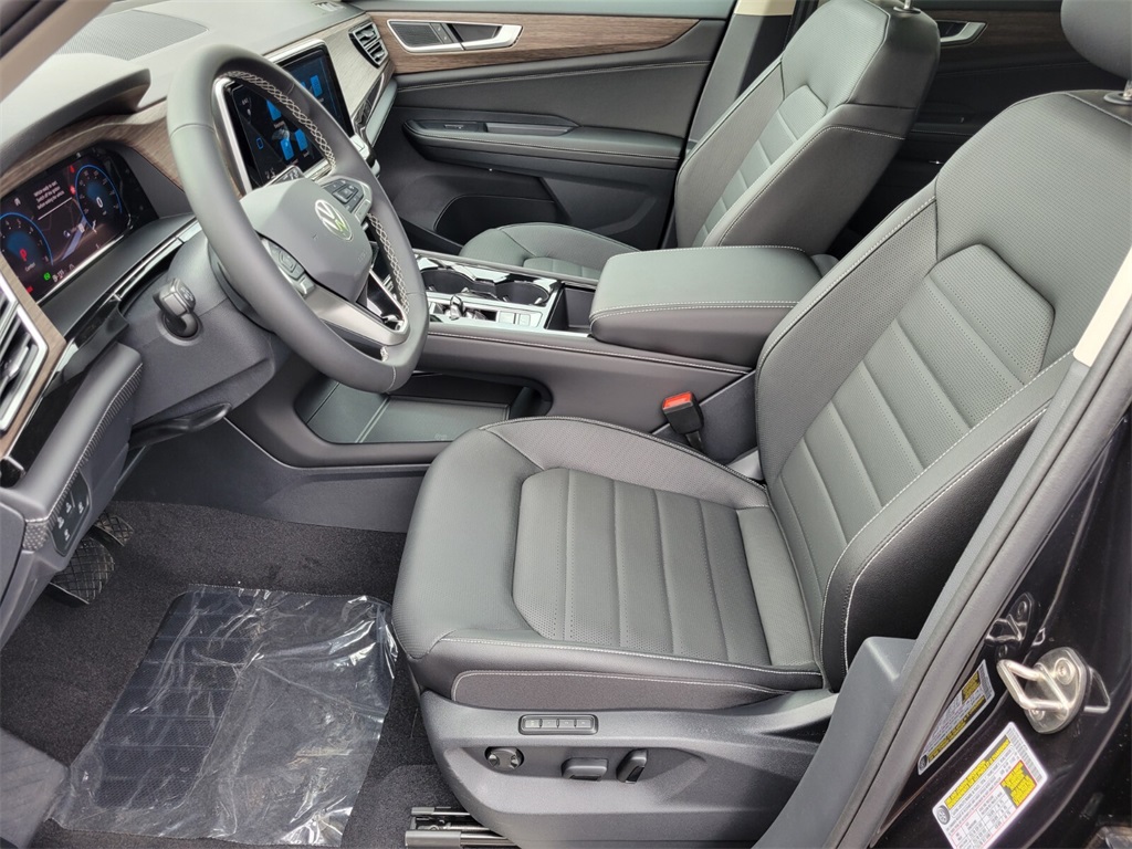 2026 Volkswagen Atlas SEL photo 4