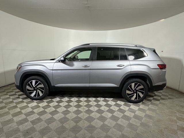 2025 Volkswagen Atlas SEL photo 4