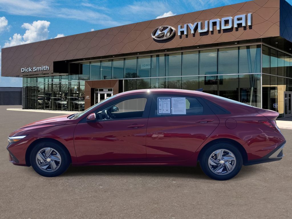 2025 Hyundai Elantra SE photo 4
