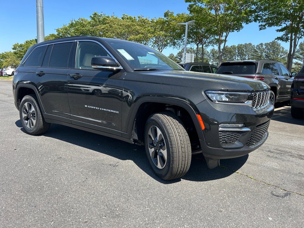 2024 Jeep Cherokee 4xe Sport photo 3