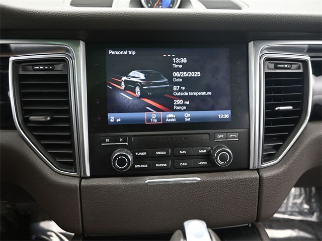 2018 Porsche Macan Base photo 9