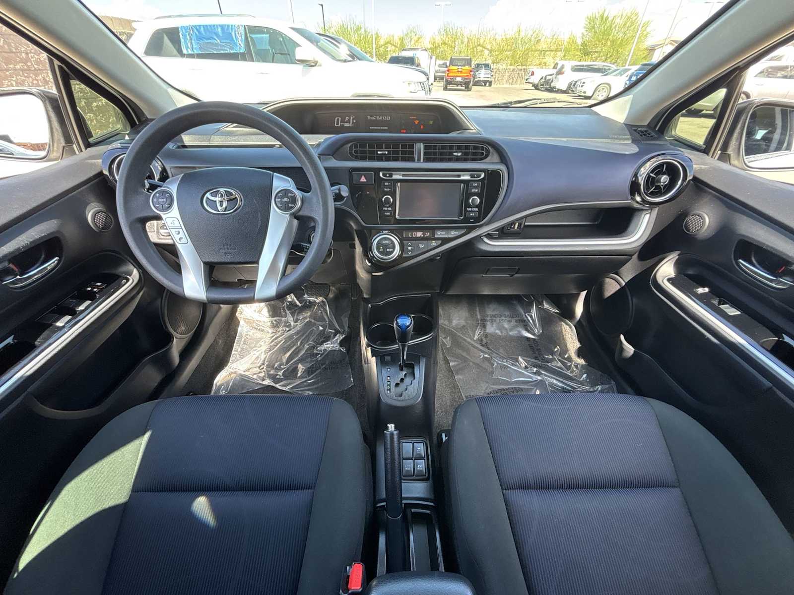 2015 Toyota Prius Four photo 13
