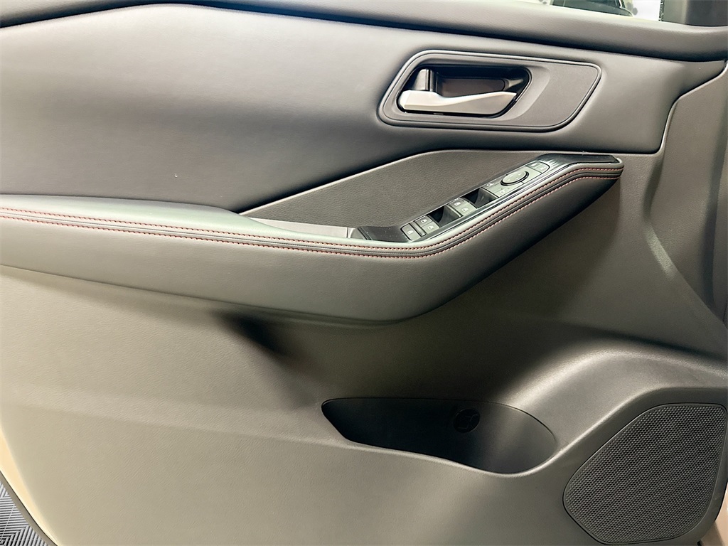 2026 Nissan Rogue SV photo 19