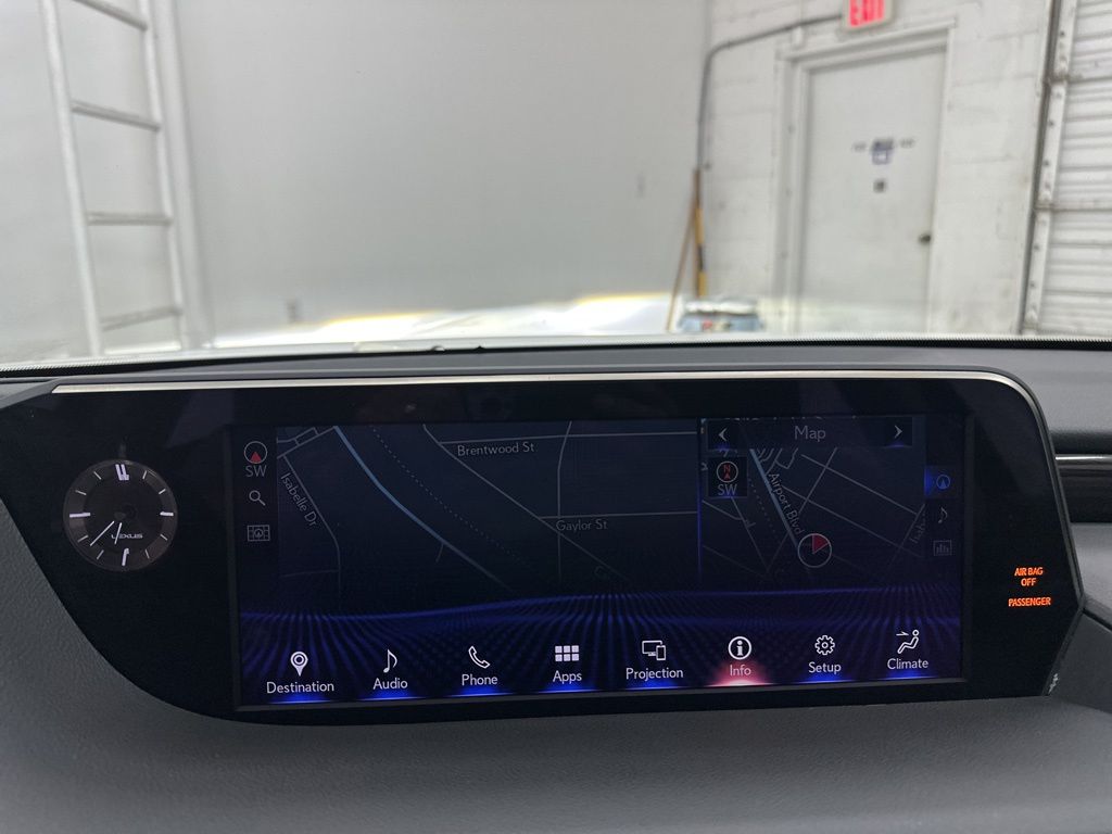 2021 Lexus ES 300h photo 13