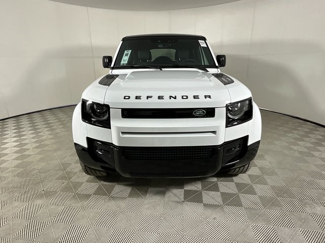 2025 Land Rover Defender 130 X-Dynamic SE photo 5