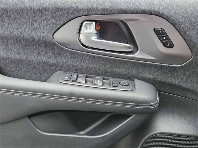 2026 Chrysler Pacifica photo 23